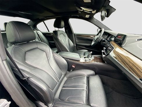 Used 2018 BMW 530e image 30