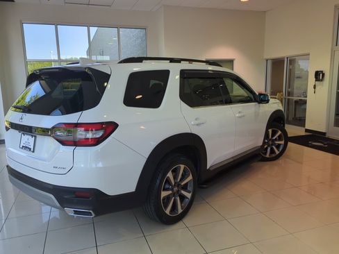 Used 2025 Honda Pilot Elite image 7