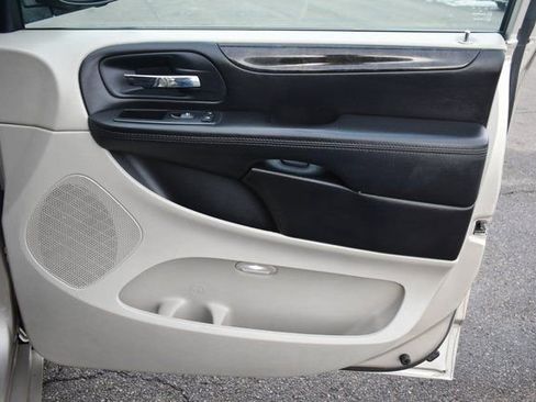 Used 2013 Dodge Grand Caravan SXT w/ Rear Park Assist Pkg image 43