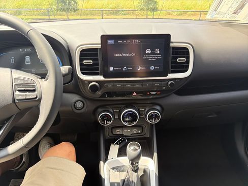 New 2026 Hyundai Venue SEL FWD image 23