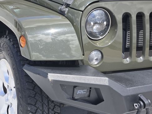 Used 2015 Jeep Wrangler Unlimited Sahara w/ Connectivity Group AWD/4WD image 9