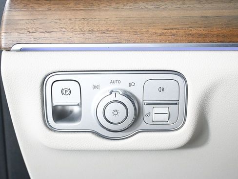 Certified 2025 Mercedes-Benz GLE 350 4MATIC image 9