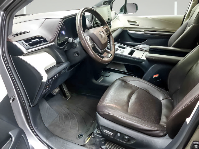 Used 2022 Toyota Sienna Platinum AWD/4WD image 10