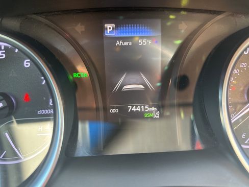 Used 2018 Toyota Camry LE image 5