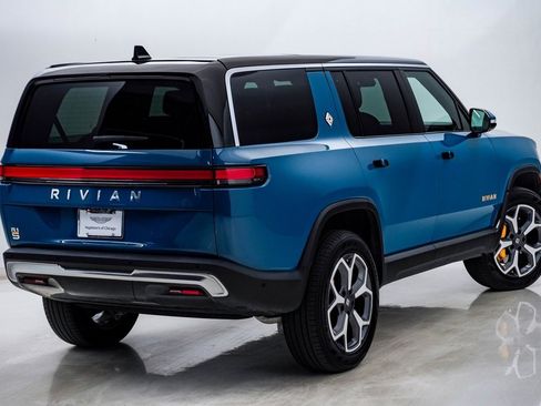 Used 2023 Rivian R1S Launch Edition image 11