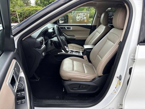 Used 2020 Ford Explorer XLT w/ Equipment Group 202A AWD/4WD image 30