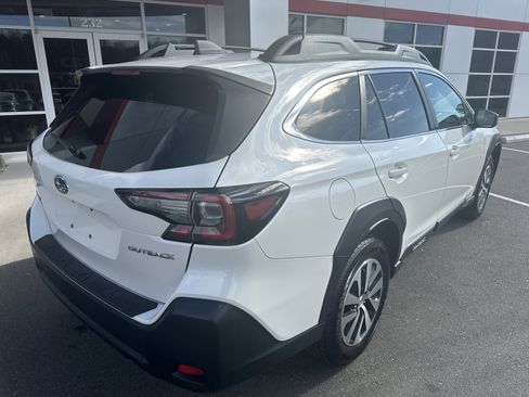 Used 2023 Subaru Outback Premium image 8
