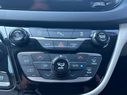 Certified 2020 Chrysler Pacifica Touring FWD image 24