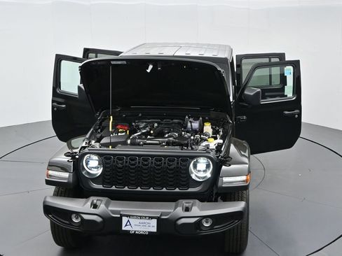 New 2025 Jeep Gladiator Sport image 28