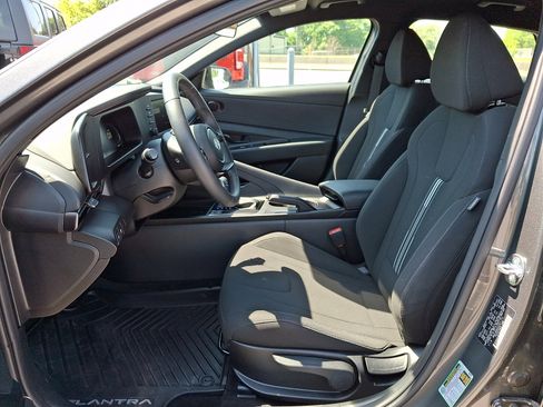 Used 2025 Hyundai Elantra Sport FWD image 14