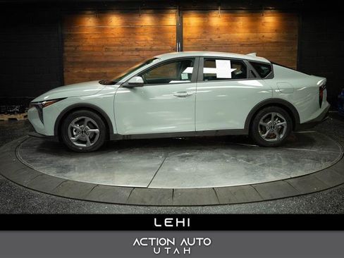 Used 2025 Kia K4 LXS image 1