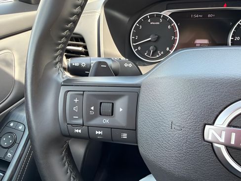 Used 2025 Nissan Rogue SV FWD image 15