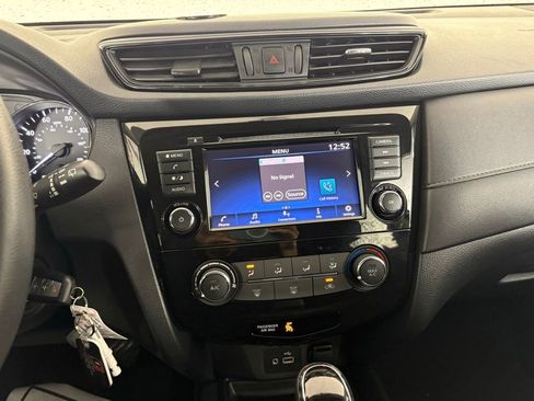Used 2018 Nissan Rogue S FWD image 25
