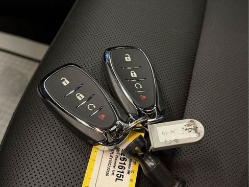 Used 2024 Chevrolet Trax RS w/ Sunroof Package FWD image 44
