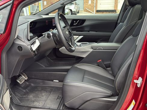 Used 2025 Cadillac Optiq Sport 2 w/ LPO, Floor Liner Package AWD/4WD image 8