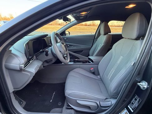 Used 2023 Hyundai Elantra SEL w/ Cargo Package image 9