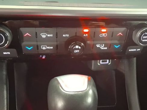 Used 2025 Jeep Compass Limited AWD/4WD image 30