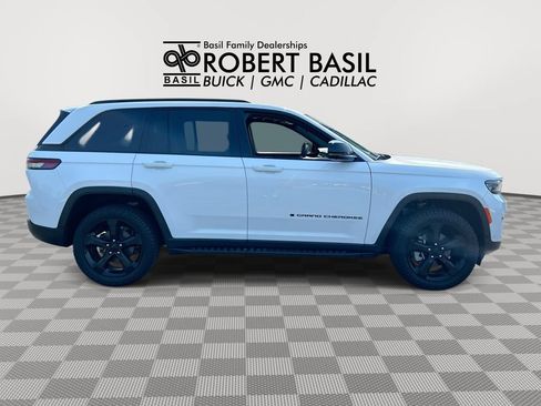 Used 2024 Jeep Grand Cherokee Limited w/ Luxury Tech Group II AWD/4WD image 9