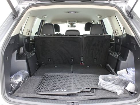Used 2025 Volkswagen Atlas SE FWD image 28