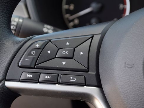 Used 2025 Nissan Altima 2.5 SV AWD/4WD image 8