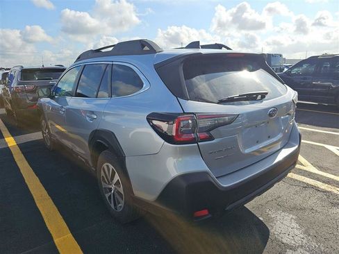 Used 2023 Subaru Outback Premium AWD/4WD image 9