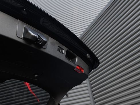 Certified 2026 Porsche Macan AWD/4WD image 28