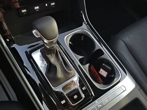 Used 2023 Kia Carnival EX image 26