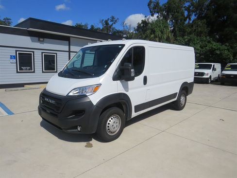 Used 2025 RAM ProMaster 2500 w/ Convenience Group FWD image 2