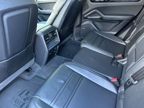 Used 2021 Porsche Cayenne Coupe image 15