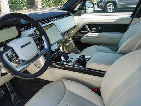Used 2025 Land Rover Range Rover SE AWD/4WD image 19