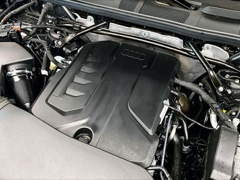 Certified 2025 Audi Q5 Prestige image 30