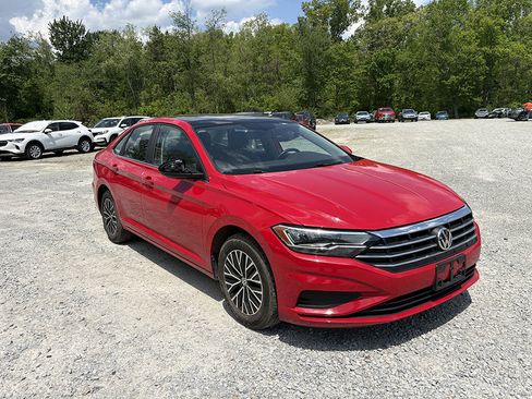 Used 2019 Volkswagen Jetta SE w/ Cold Weather Package FWD image 1