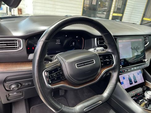 Used 2023 Jeep Grand Wagoneer Series II AWD/4WD image 39