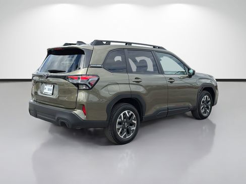 Used 2026 Subaru Forester Premium AWD/4WD image 3