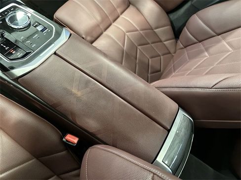 Used 2024 BMW 760i xDrive image 23
