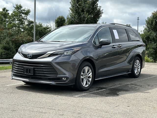 Used 2025 Toyota Sienna XLE w/ XLE Plus Package AWD/4WD image 1
