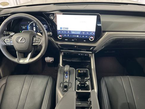 Used 2025 Lexus TX 500h AWD w/ Technology Package image 4
