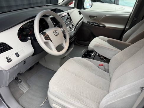 Used 2011 Toyota Sienna LE FWD image 14