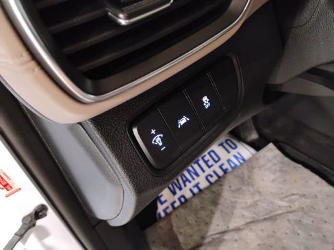Used 2020 Hyundai Santa Fe SE image 29