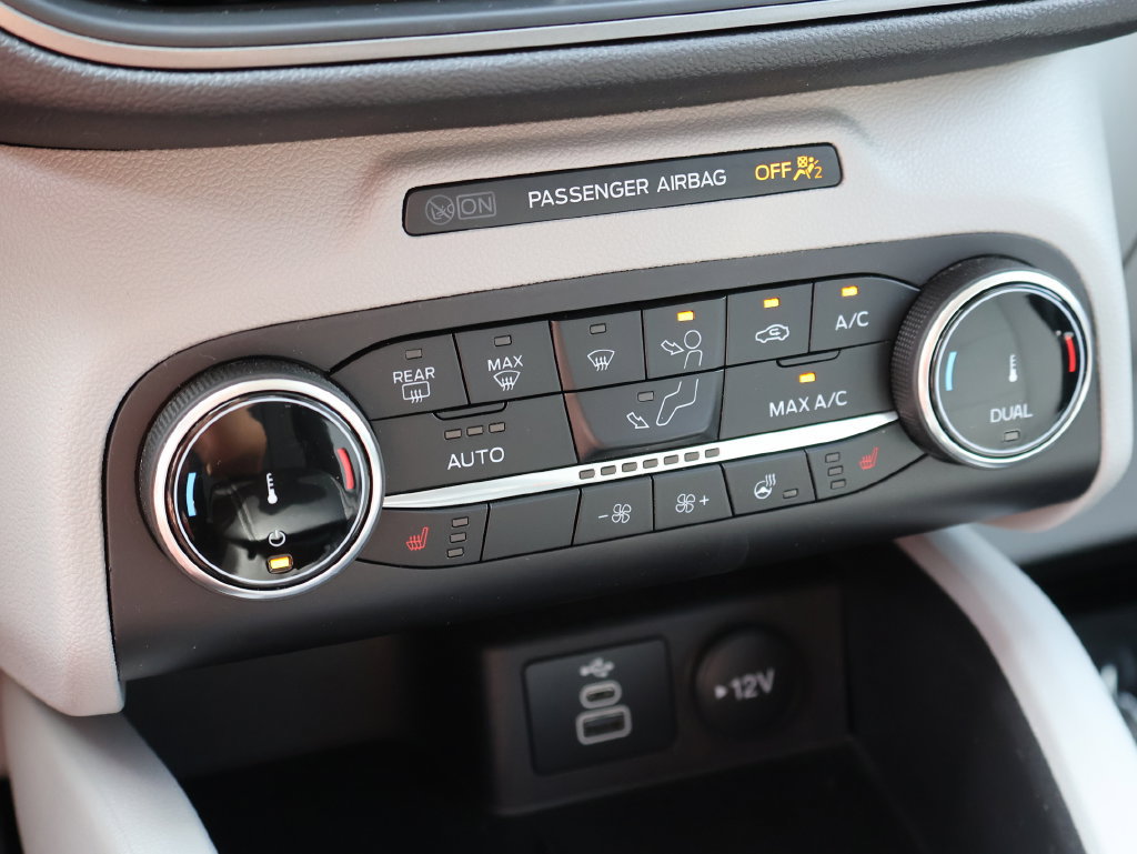 Certified 2025 Ford Escape Active w/ Cold Weather Package FWD image 35