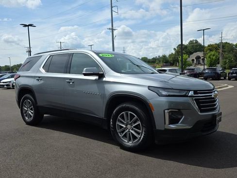 Used 2023 Chevrolet Traverse LT FWD image 7