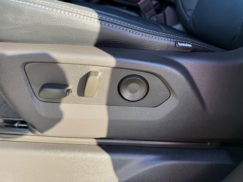 Used 2025 Chevrolet Silverado 2500 LT w/ Convenience Package image 12