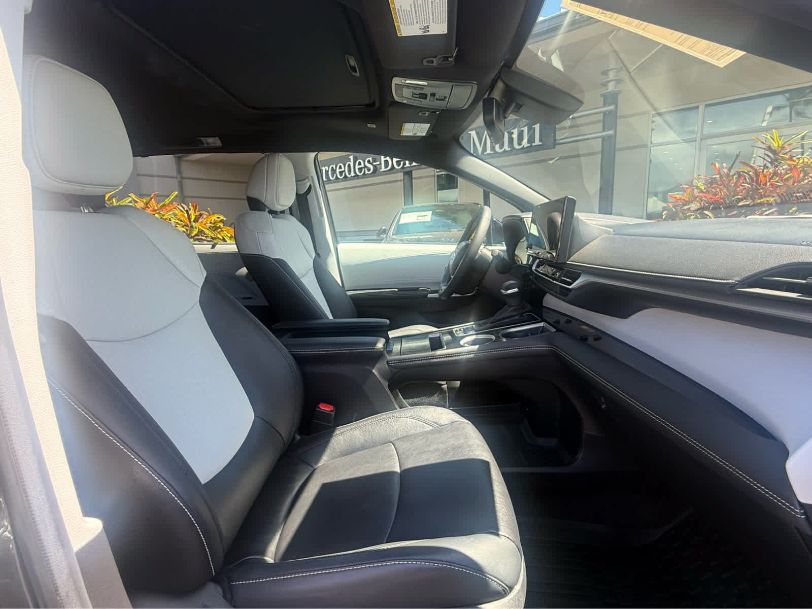 Used 2025 Toyota Sienna XSE FWD image 20