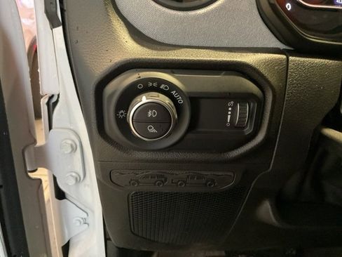 Used 2024 Jeep Gladiator Sport image 7