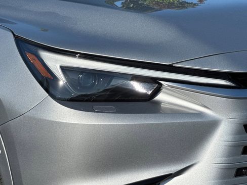 New 2025 Lexus TX 500h AWD image 10