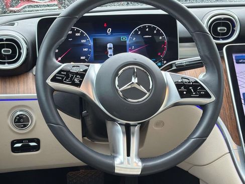 Used 2023 Mercedes-Benz C 300 Sedan image 9