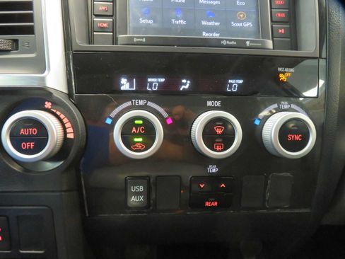 Used 2019 Toyota Sequoia SR5 AWD/4WD image 42