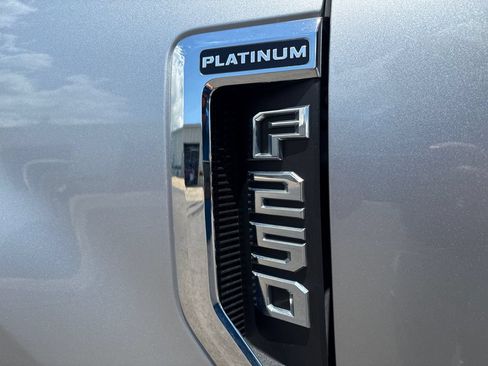 Used 2020 Ford F250 Platinum w/ FX4 Off-Road Package AWD/4WD image 9