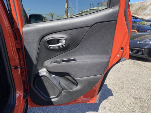 Used 2020 Jeep Renegade Sport w/ Sport Appearance Group FWD image 19
