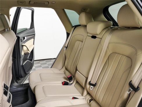Used 2022 Audi Q5 2.0T Premium w/ Convenience Package AWD/4WD image 19